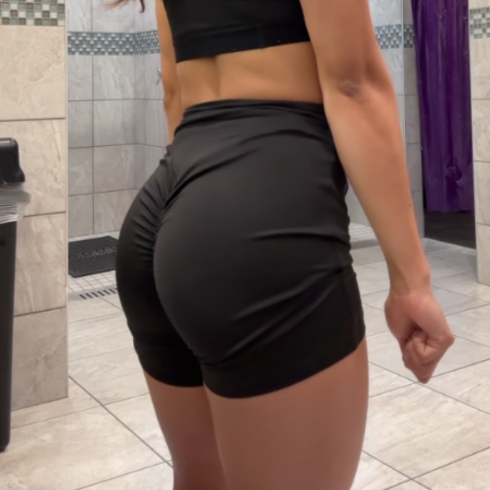 GYMSHARK BLACK SHORTS
